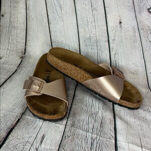 Birkenstock Women’s Metallic Rose Sandals size 39